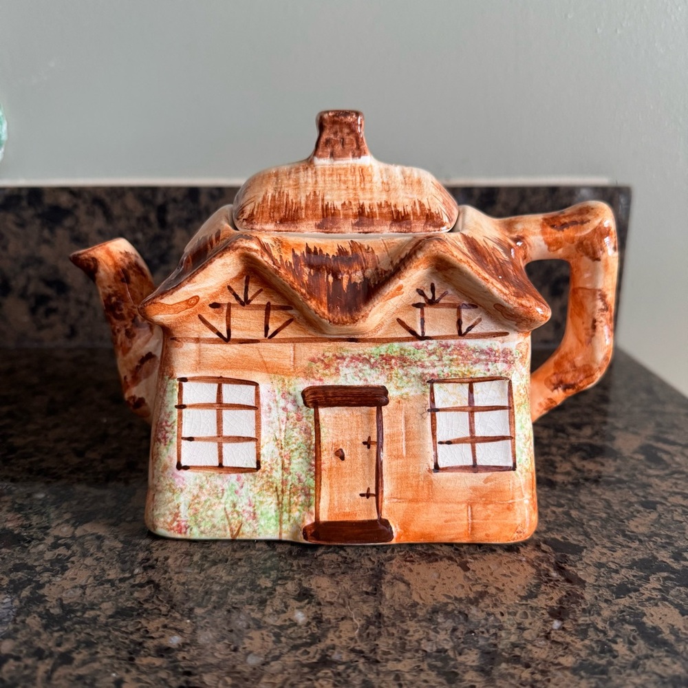 Vintage Price Kensington "Ye Olde Cottage" teapot.